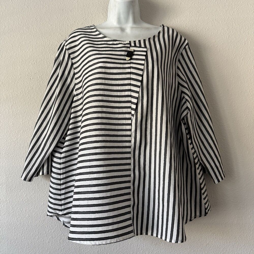 Niche Black & White Striped Tunic Blouse Womens Size M 3/4 Sleeve Toggle Artsy